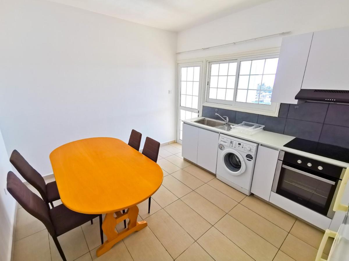 Off Course Seaview Apartment Larnaca Exteriör bild
