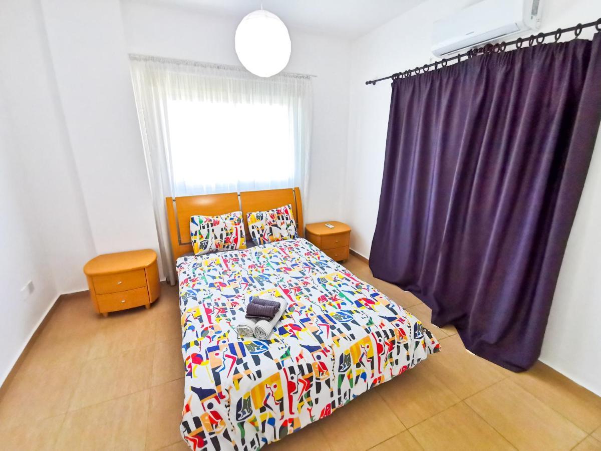 Off Course Seaview Apartment Larnaca Exteriör bild