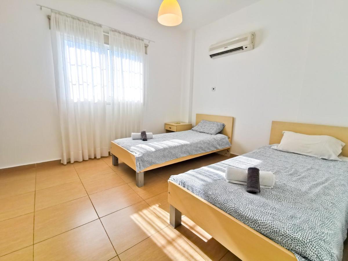 Off Course Seaview Apartment Larnaca Exteriör bild