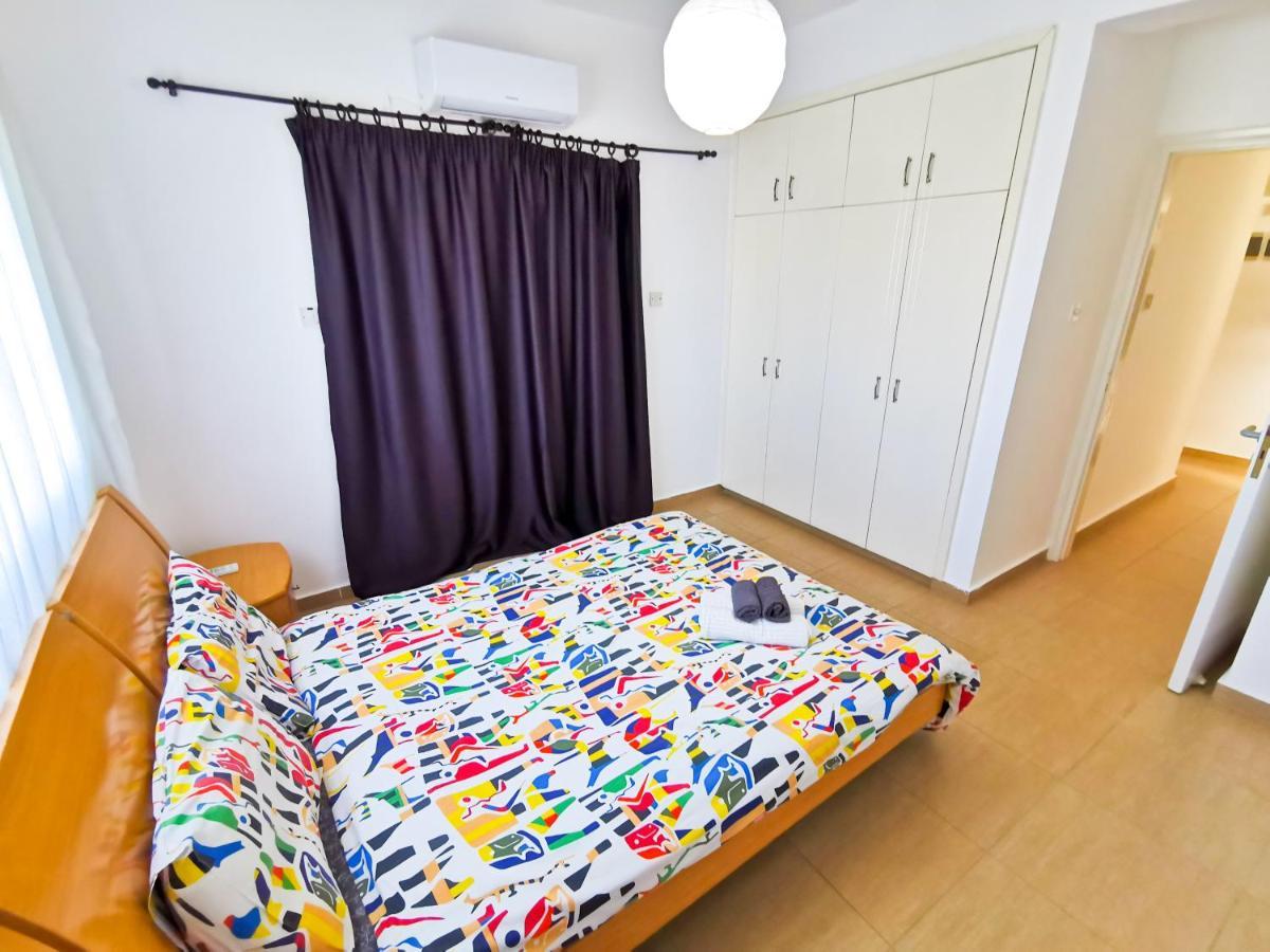 Off Course Seaview Apartment Larnaca Exteriör bild