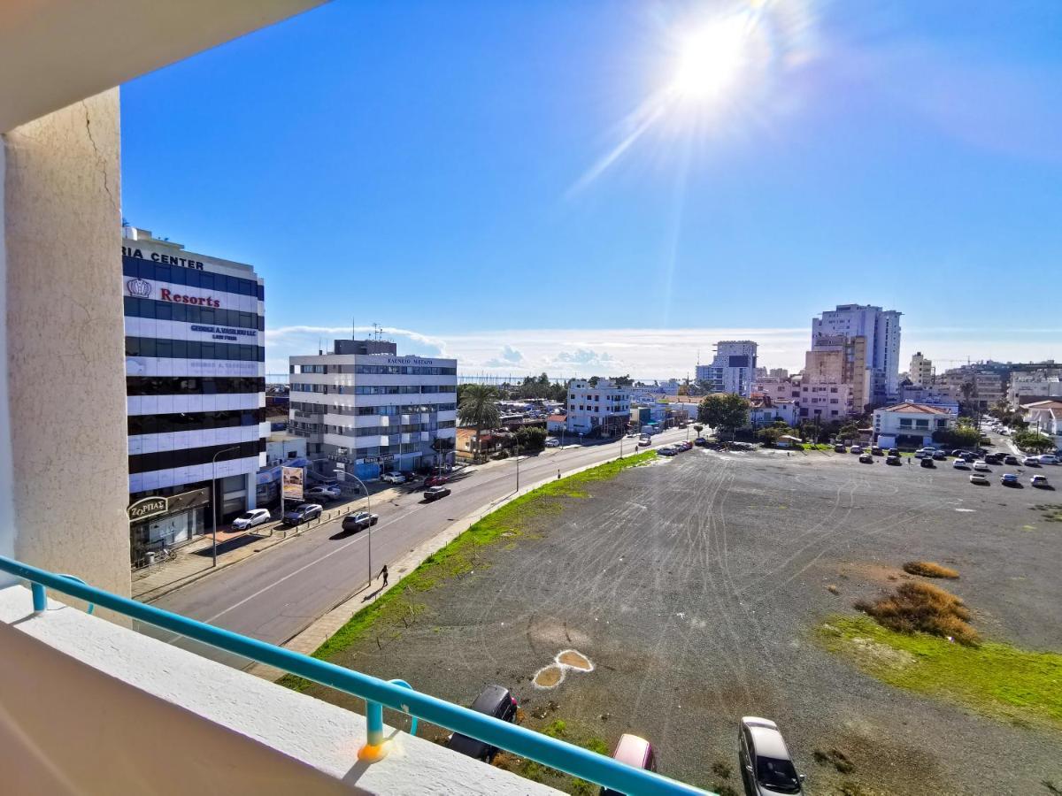 Off Course Seaview Apartment Larnaca Exteriör bild